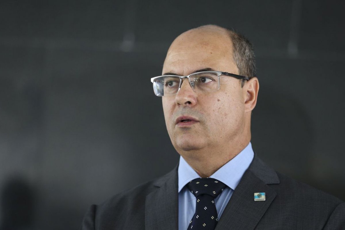 Wilson Witzel afirma estar "indignado" com decisão do STJ