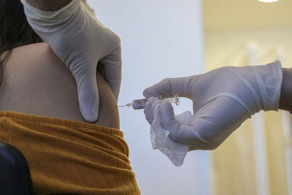 Apenas 3% dos voluntários da vacina Coronavac tiveram efeitos colaterais