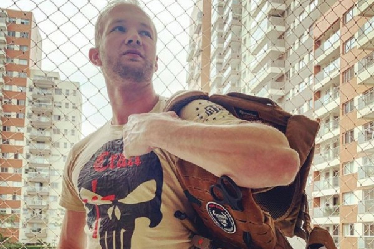 Veja vídeo: Sniper alemão se defende de acusações de treinar Comando Vermelho no Rio