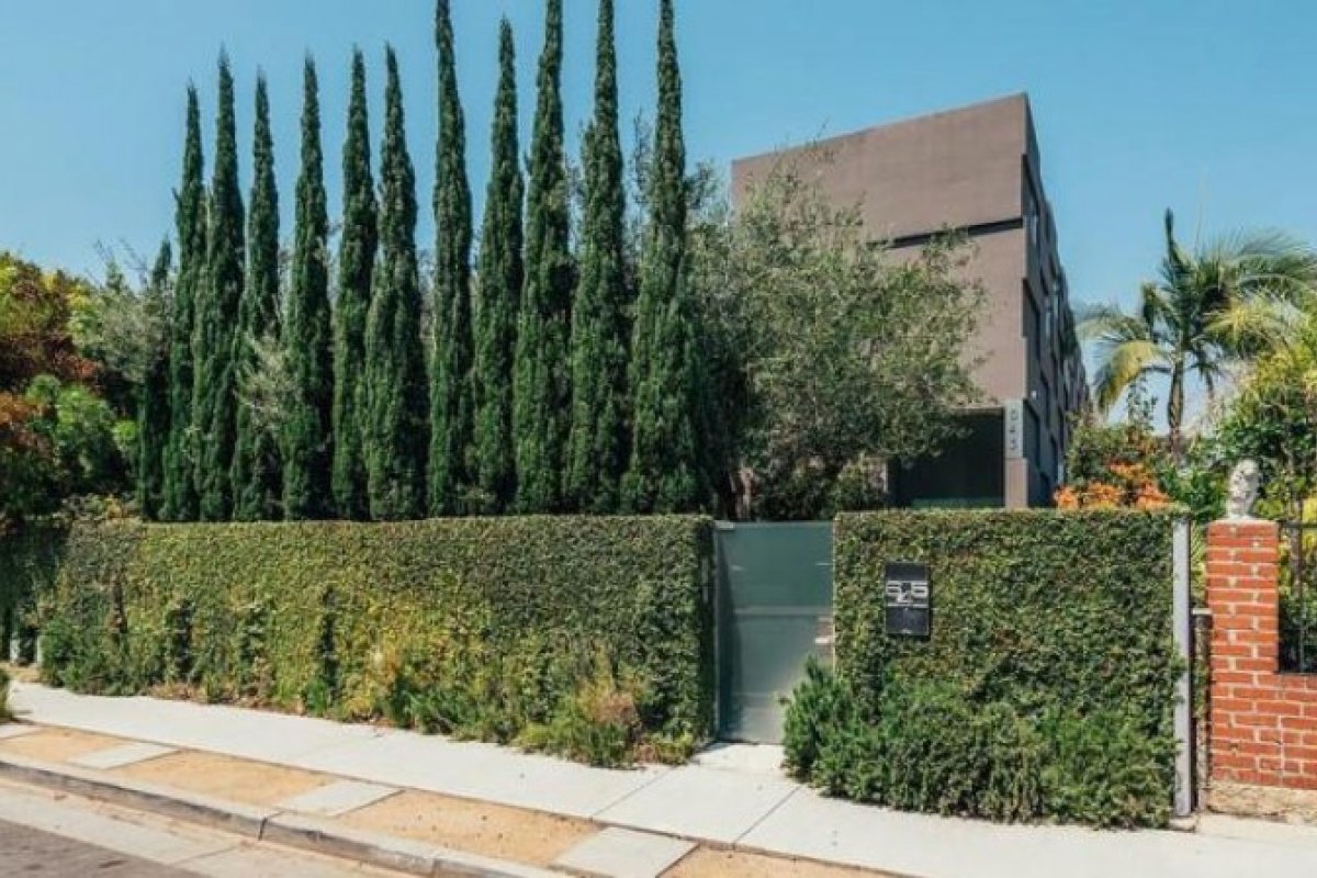 Emilia Clarke coloca mansão à venda por R$ 28 milhões