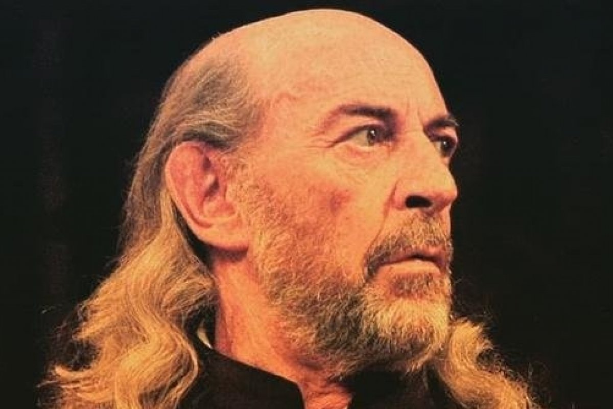 Matheus Nachtergaele homenageia Raul Cortez com texto emocionante