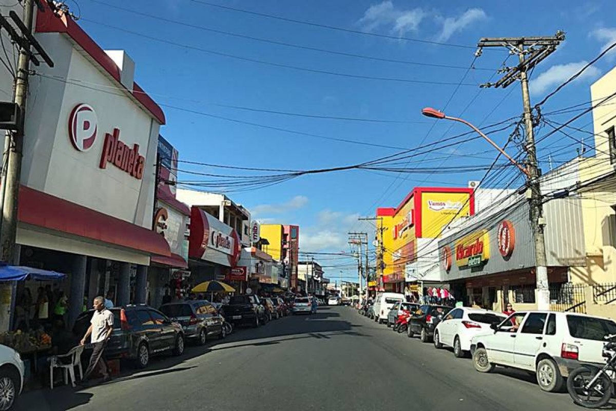 Protesto interdita via em Simões Filhos