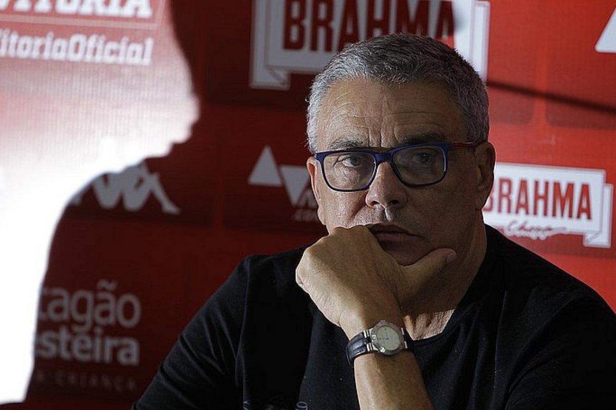 Presidente do Vitória é suspenso por cometer infrações durante partida pela Copa do Brasil