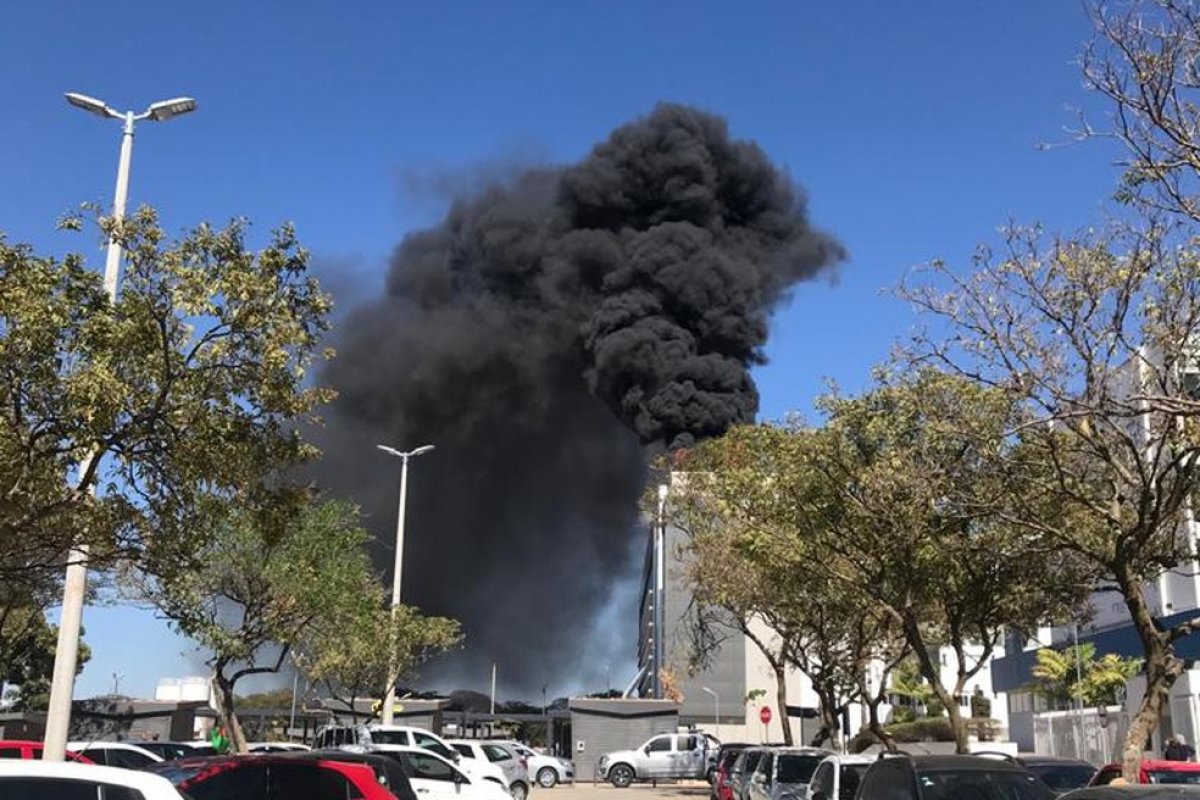 Incêndio atinge hospital particular em Brasília