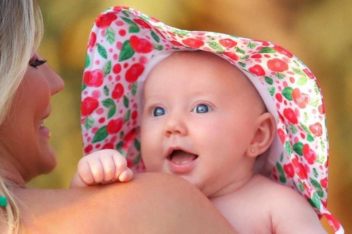 Esposa de Roberto Justus mostra a filha, Vicky, curtindo dia de sol e encanta a web