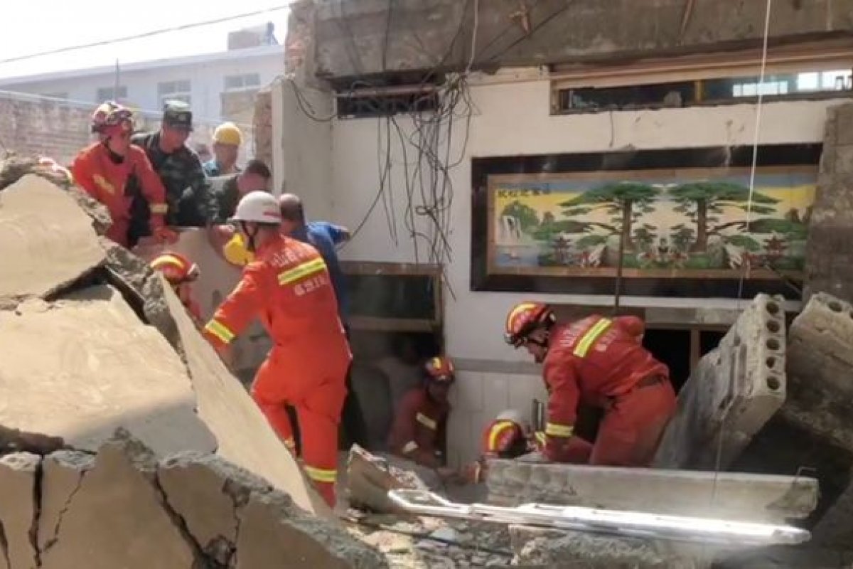 Desabamento de restaurante deixa mortos no norte da China