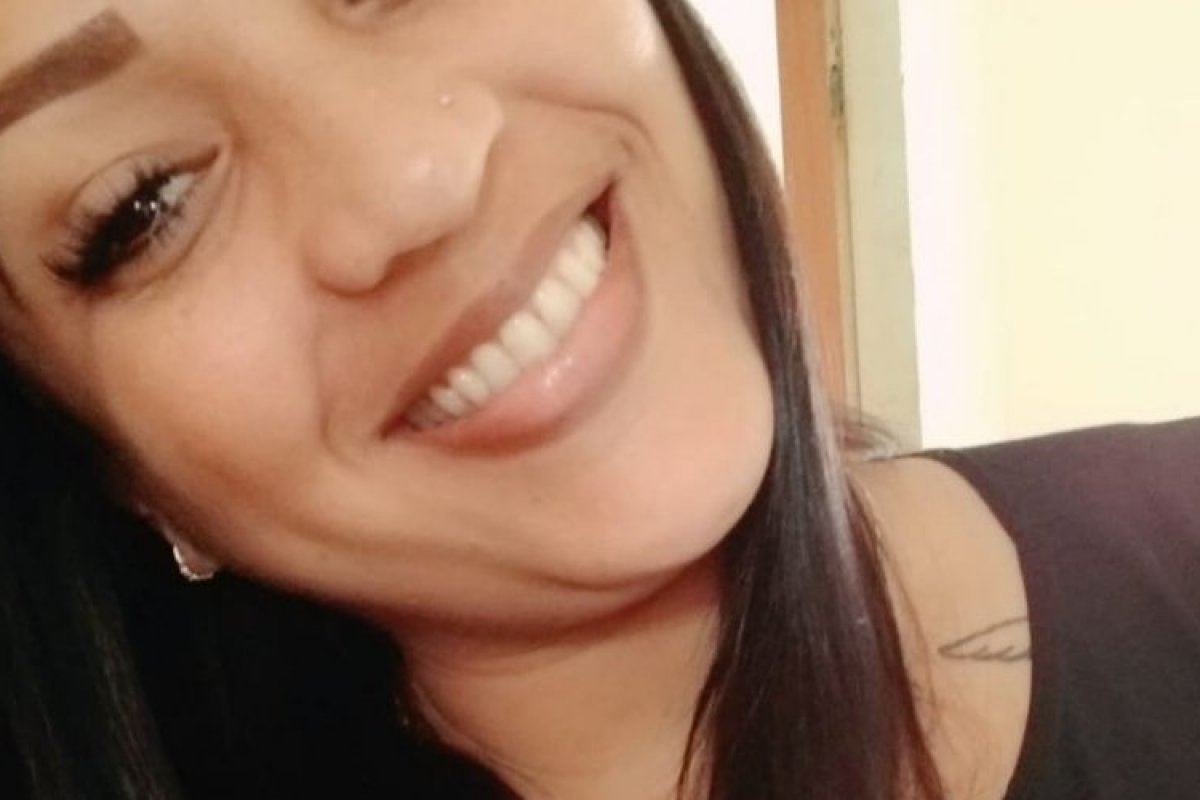 Mulher tenta fugir, mas é morta com quatro tiros nas costas