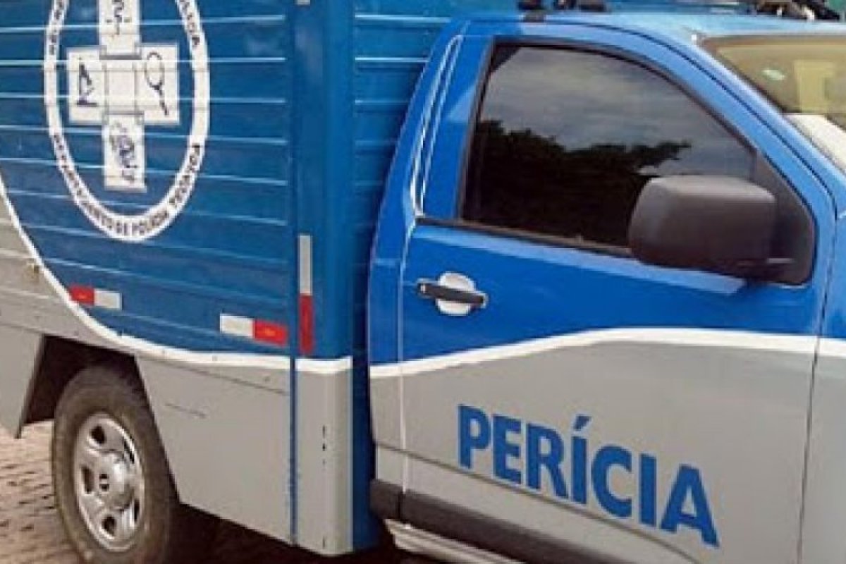 Homem é assassinado enquanto conversava na porta de casa