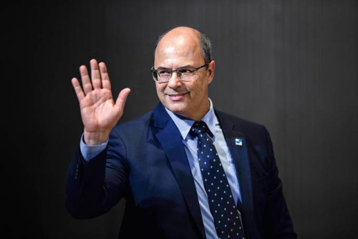 Witzel compartilhava própria foto com faixa presidencial no Whatsapp