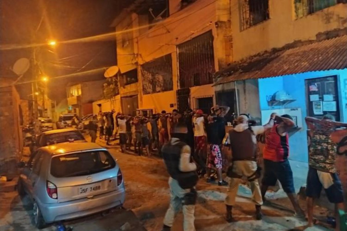 PM encerra paredão com cerca de 200 pessoas em Lauro de Freitas