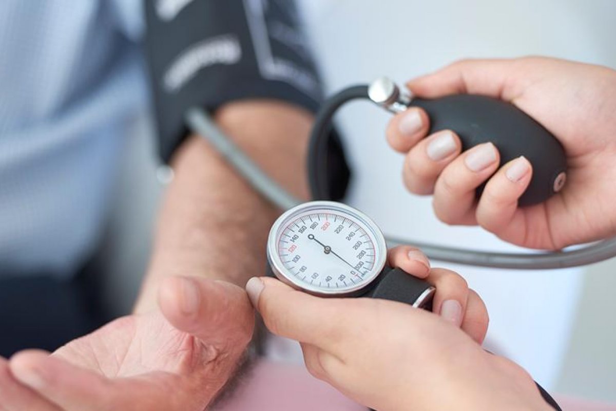 Covid-19 pode trazer doenças silenciosas, como pressão alta e diabetes