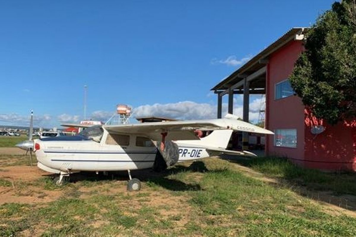 Avião usado por grupo comandado por "Dona Maria" é comprado em leilão por R$ 800 mil