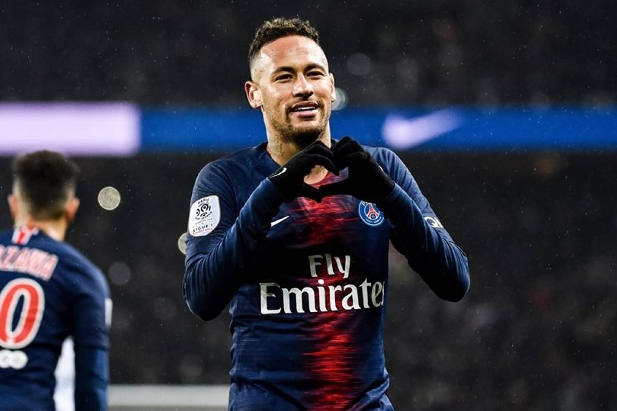 Neymar garante permanência no PSG