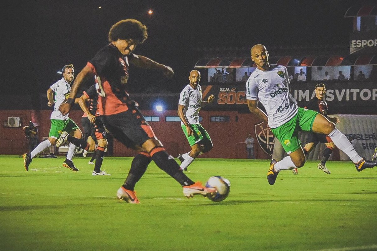 Vitória luta contra má desempenho fora de casa para vencer Londrina