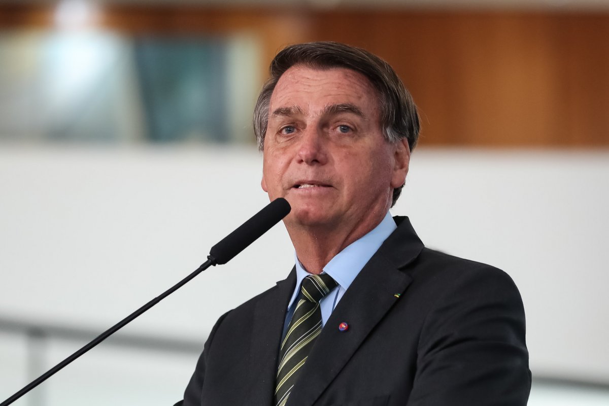 Jair Bolsonaro fará cirurgia para retirada de cálculo renal