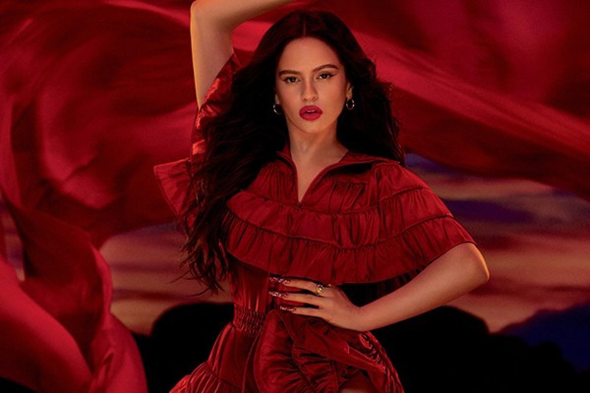 M.A.C anuncia Rosalía como nova embaixadora