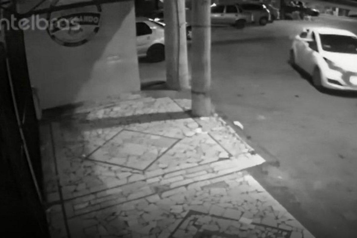 Veja vídeo: Criminosos fazem arrastão em Plataforma, em Salvador