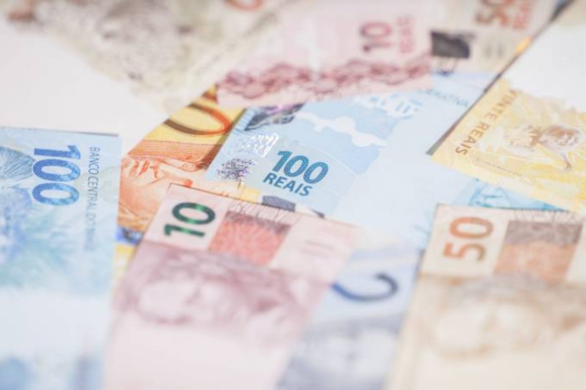 Governo federal é menos transparente no uso dos recursos de combate à Covid-19 que 20 estados