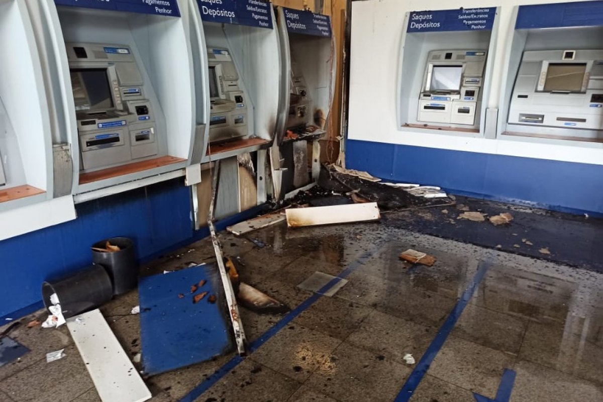Assaltos a bancos e caixas eletrônicos caem 38% em 2020, diz Febraban