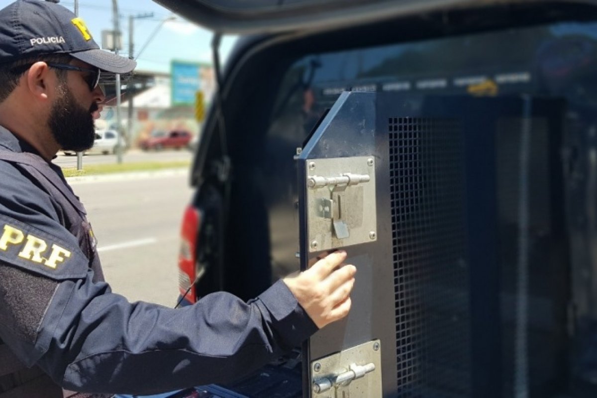 Foragido da Justiça comparece ao posto da PRF-BA para ser preso