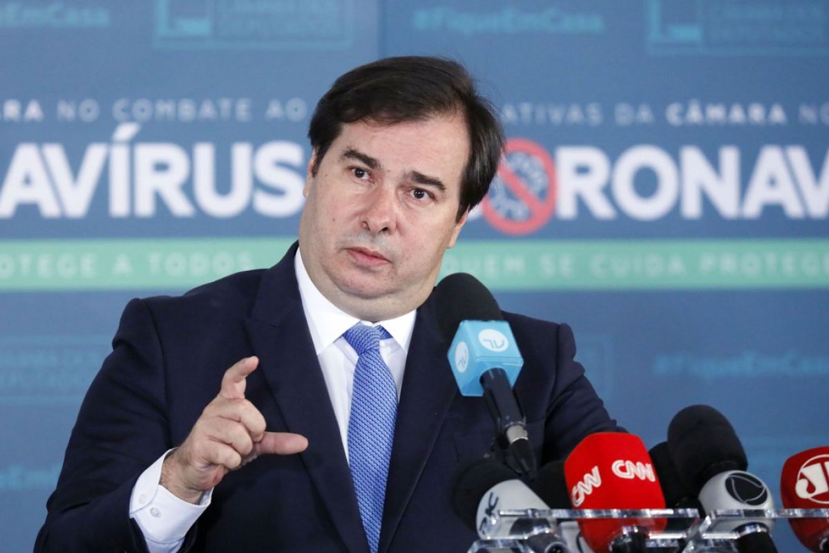 Portaria com novas regras para aborto em caso de estupro é "ilegal e absurda", diz Maia