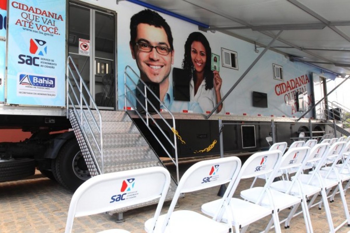 Serviços do Detran são disponibilizados em SAC Móvel em shopping de Salvador