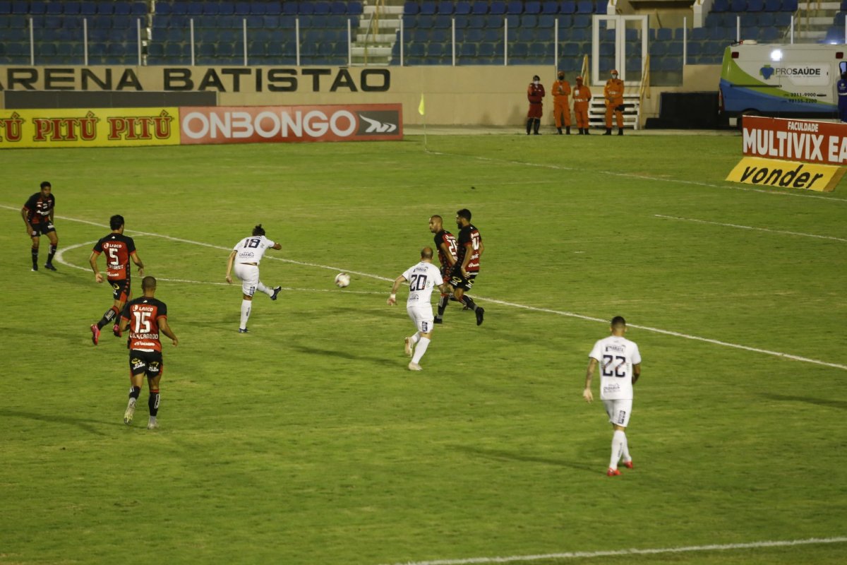 Vitória perde para o Confiança e segue sem vencer fora pela Série B