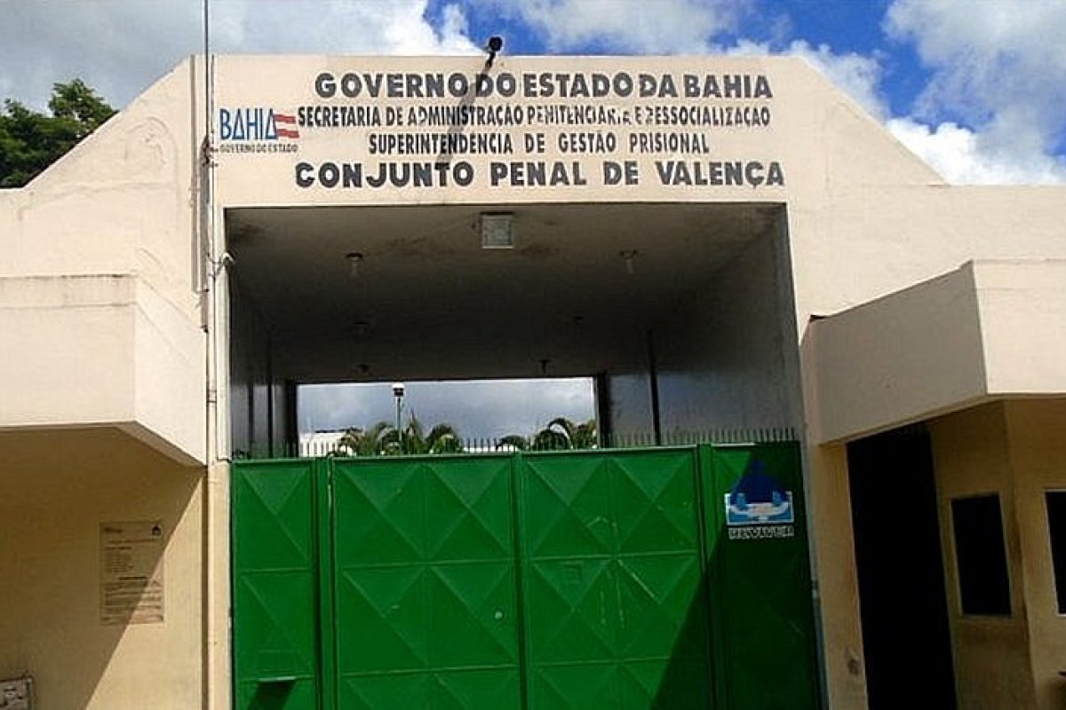 PM é acionada para contenção de motim entre presos no Conjunto Penal de Valença, na Bahia