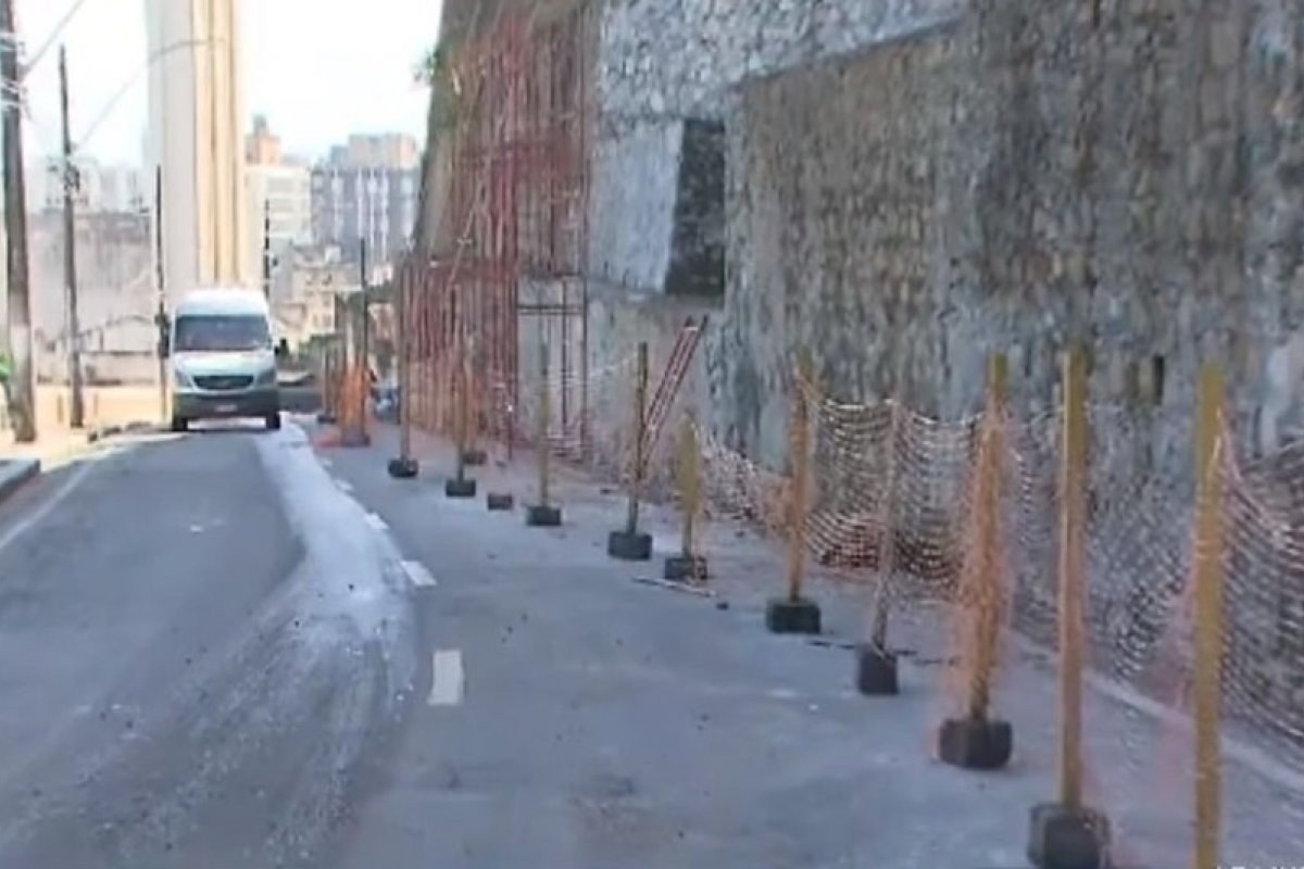 Trânsito é parcialmente liberado na Ladeira da Montanha, em Salvador