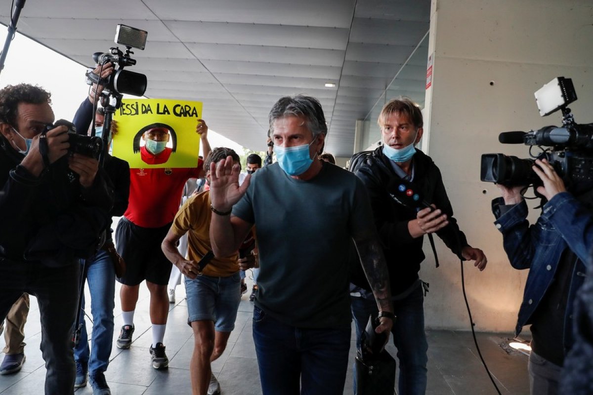 Pai de Messi diz que permanência do filho no Barcelona é difícil
