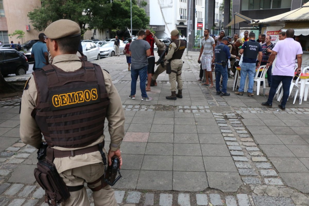 Assaltos a ônibus em Salvador caem pelo quarto mês consecutivo