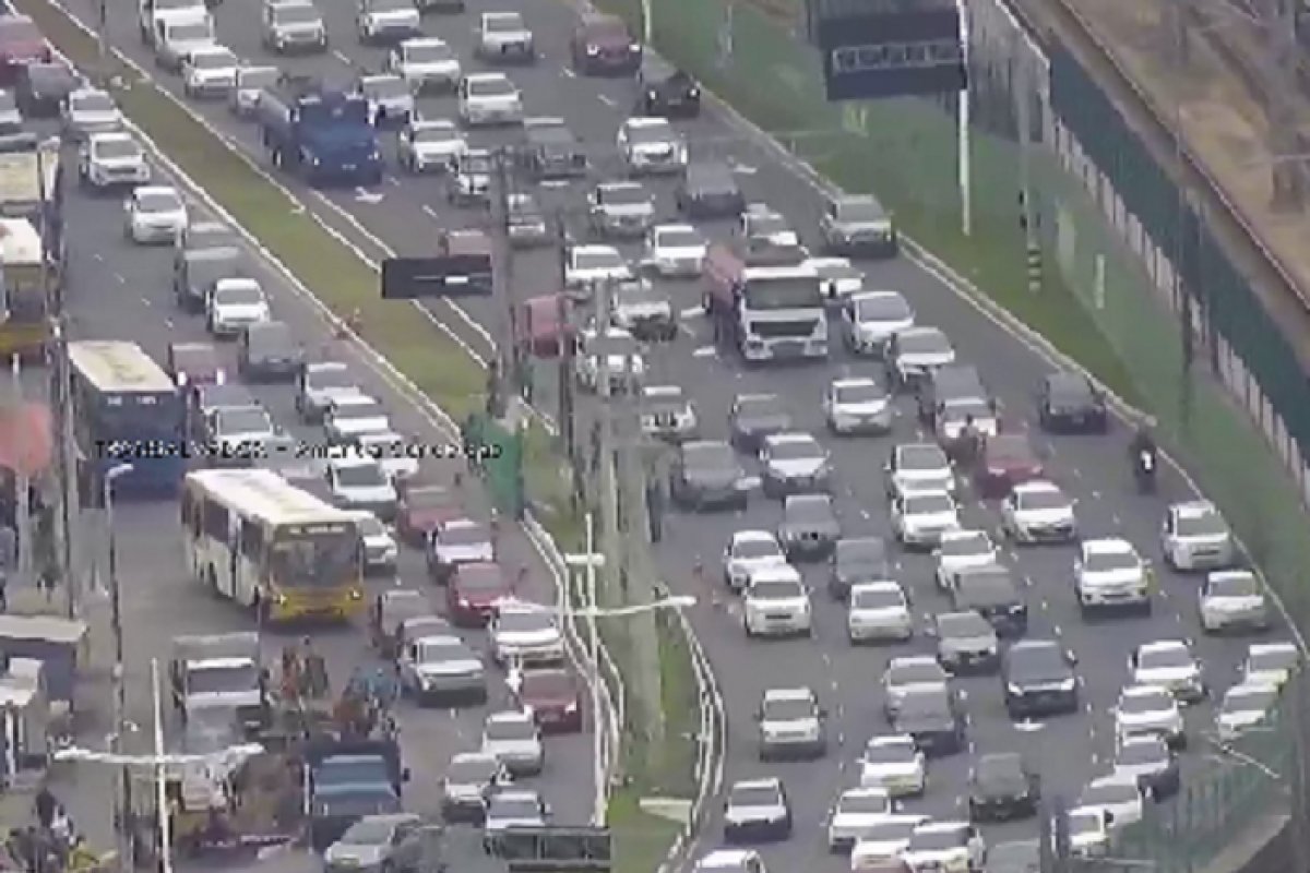 Boletim de trânsito: Saiba quais vias registram congestionamento nessa terça-feira
