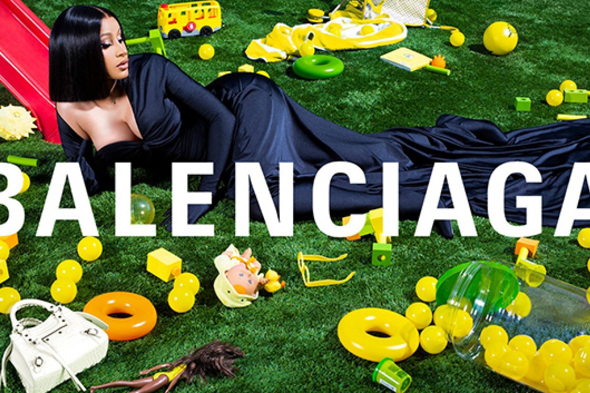 Balenciaga revela uma imagem de sua nova campanha estrelada por ninguém menos que Cardi B.