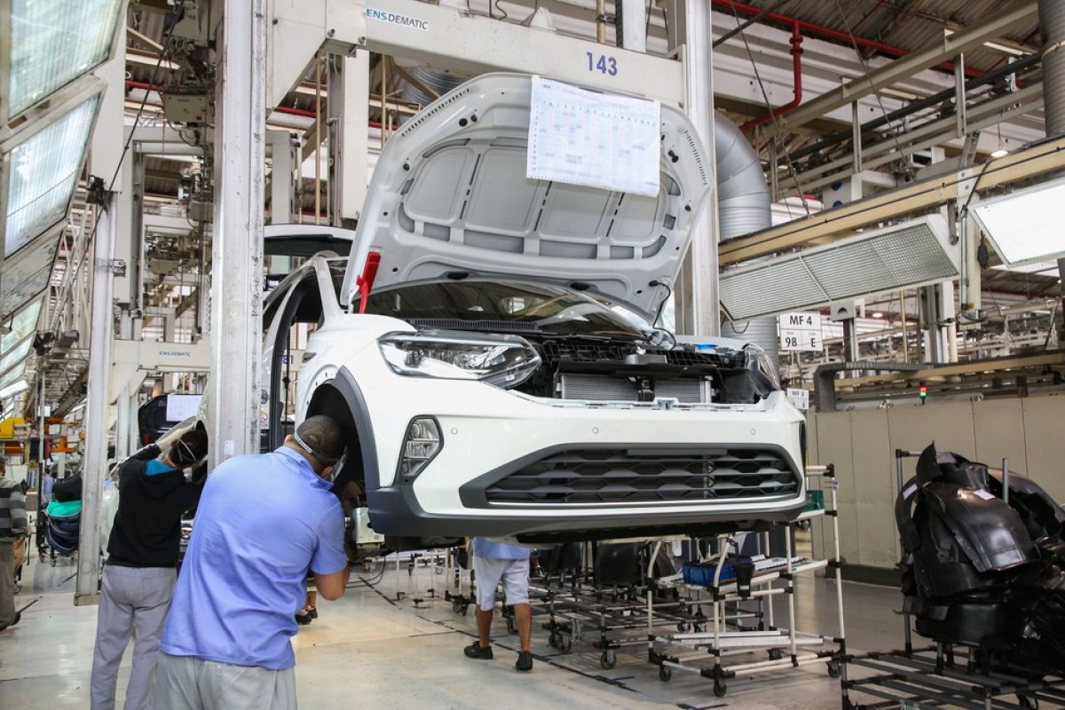 Produção industrial avança 8% em julho, segundo IBGE