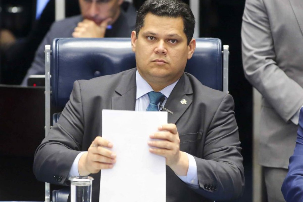 Alcolumbre pretende montar uma Comissão Especial para discutir o texto da reforma administrativa