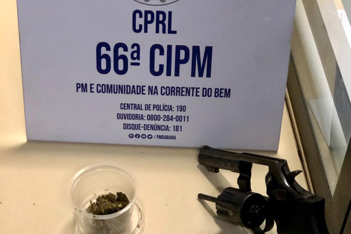 Homem é preso com arma dentro de casa após exibir fotos nas redes sociais em Feira de Santana