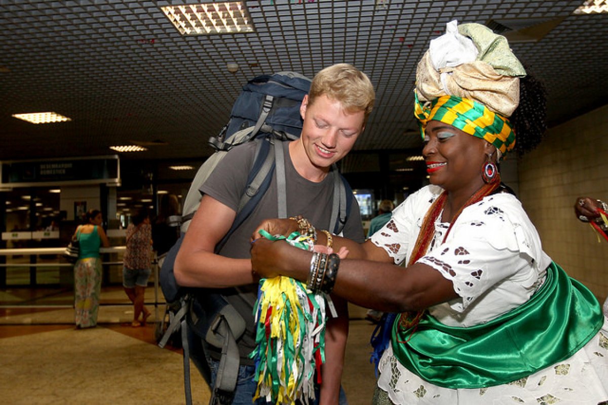 Instituto realiza pesquisa no Aeroporto de Salvador para traçar perfil de turistas estrangeiros