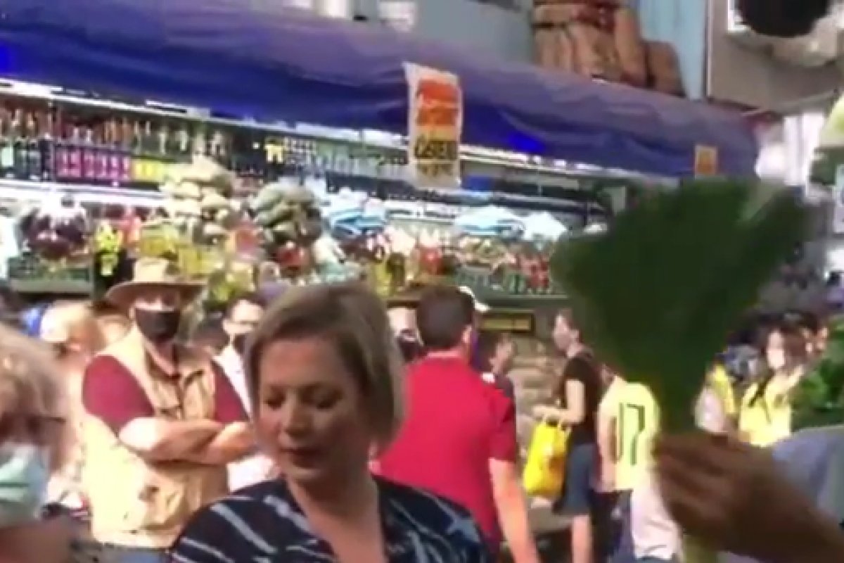 "Lei só para os pobres?”, questiona internauta após Joice Hasselmann aparecer sem máscara em mercado de SP