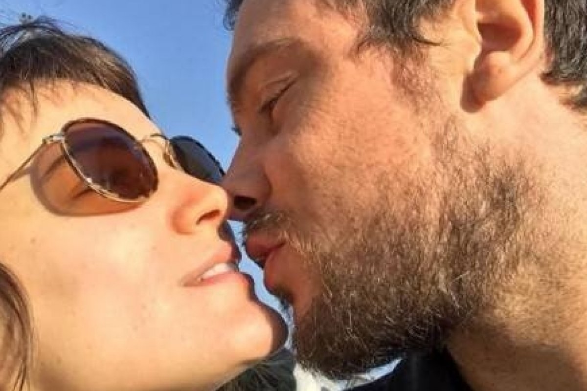 Nada de separação: Binca Bin celebra 30 anos com presente especial do ator Sérgio Guizé