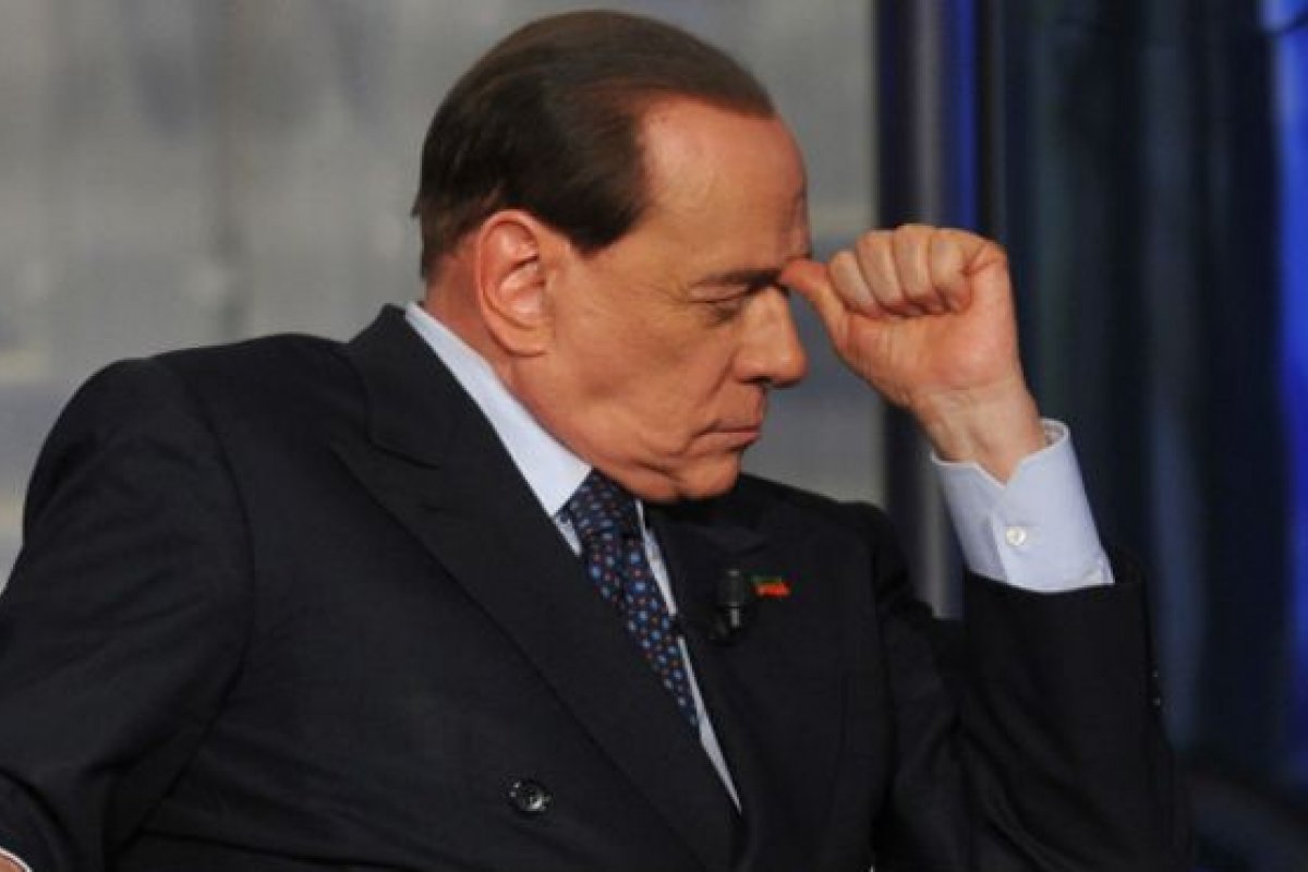 Ex-premiê da Itália, Silvio Berlusconi é internado após diagnóstico para Covid-19