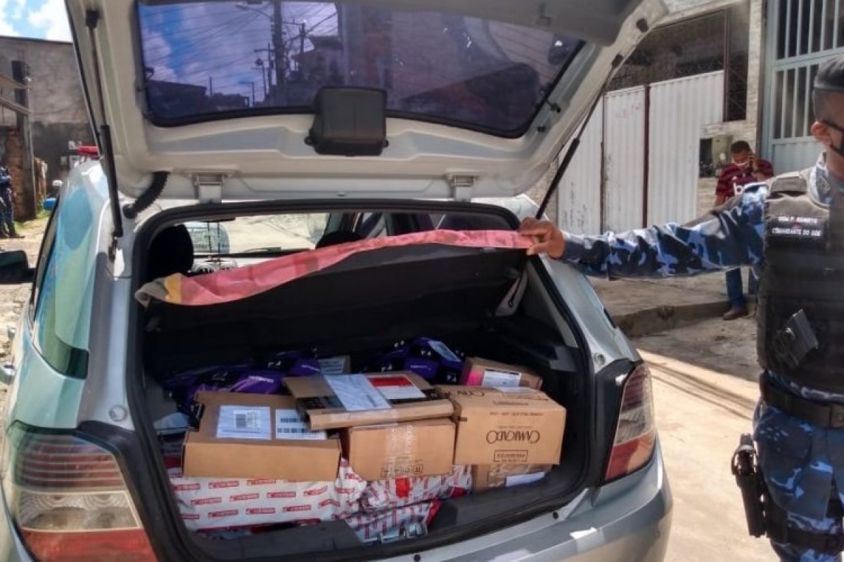 Veja vídeo: Carro roubado é recuperado por guardas municipais no bairro de Pernambués