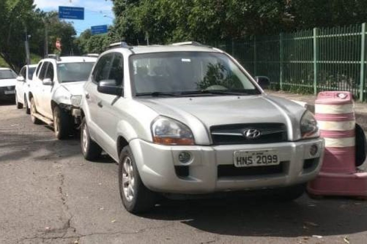 Dupla suspeita de montar esquema para clonagem e adulteração de veículos é presa