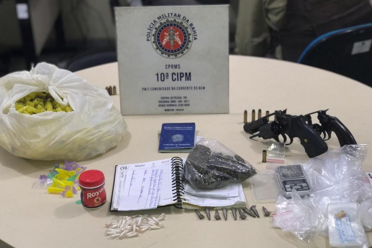 Dupla suspeita de tráfico morre em confronto com policiais em Candeias