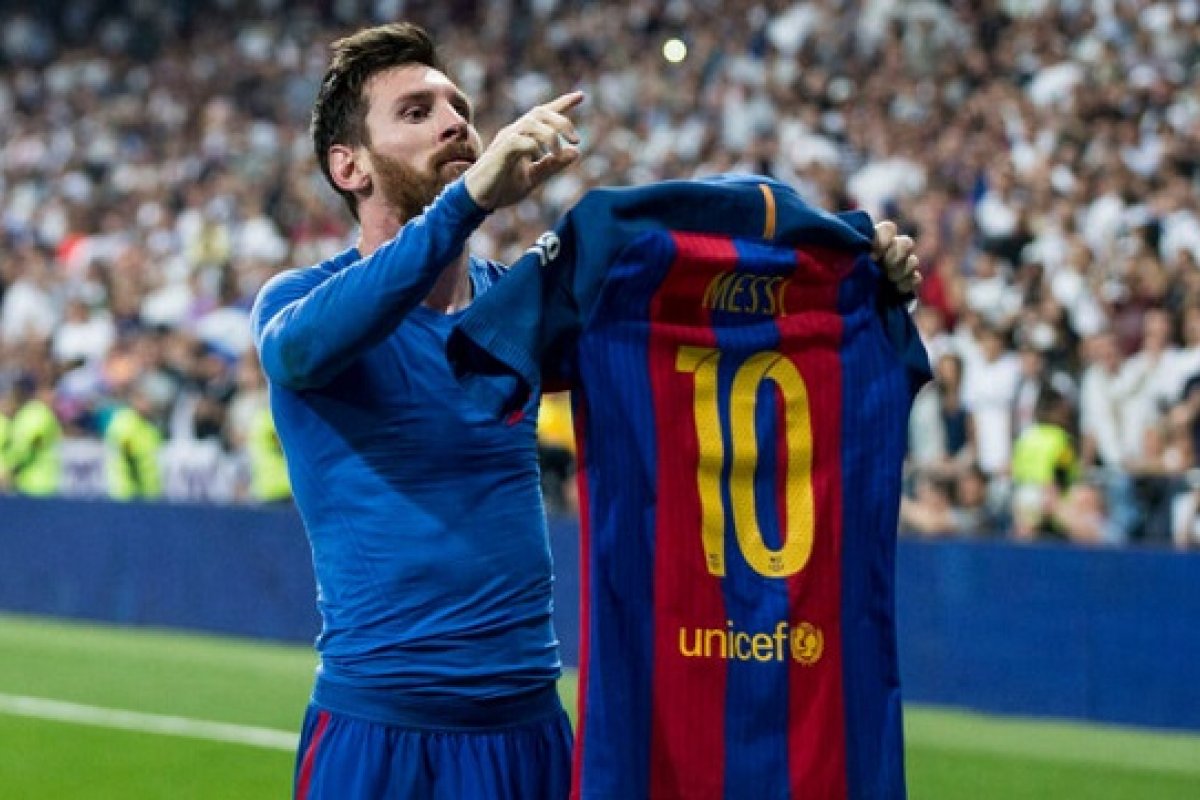 Messi anuncia permanência no Barcelona
