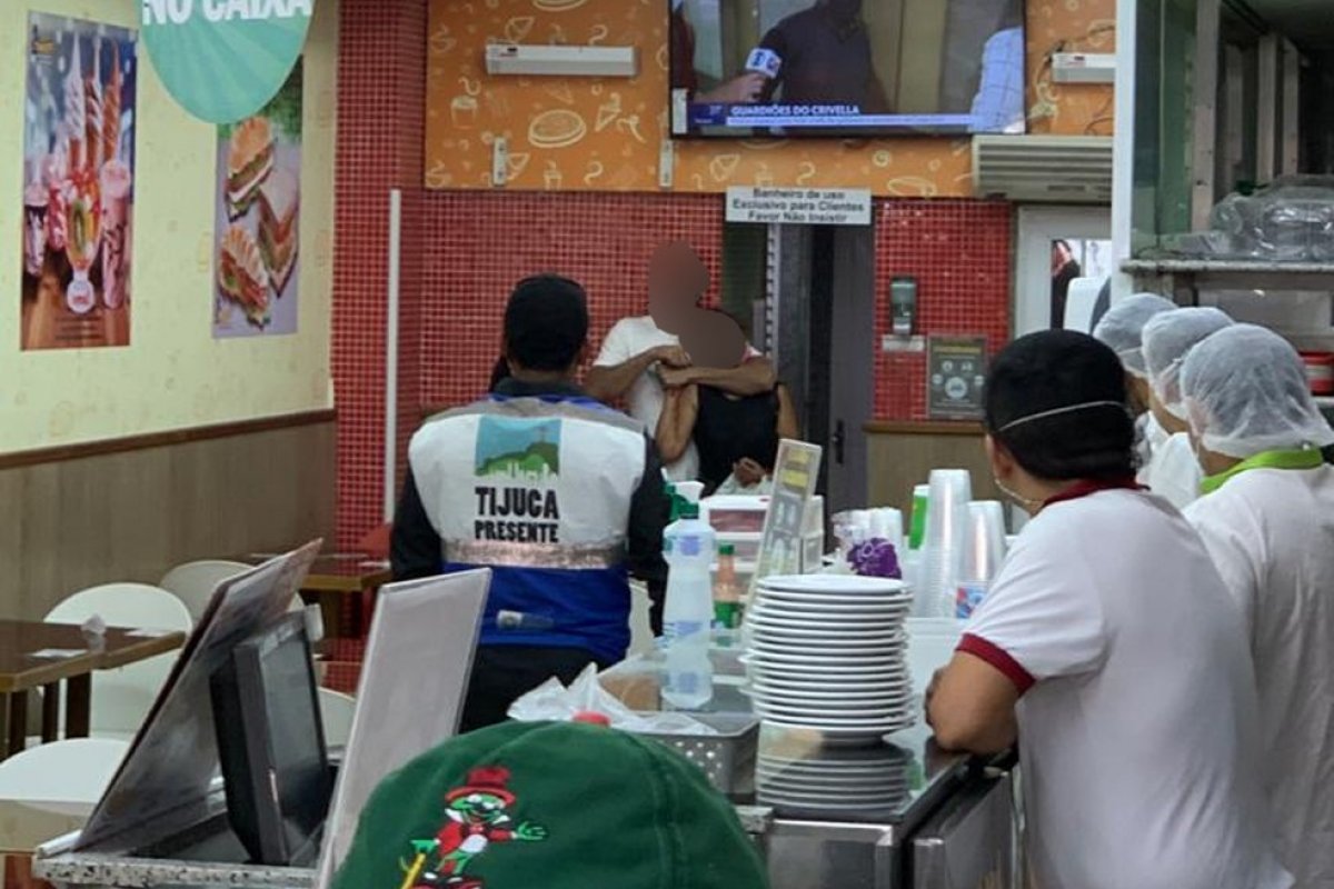 Bope é acionado para libertar refém em lanchonete no Rio de Janeiro