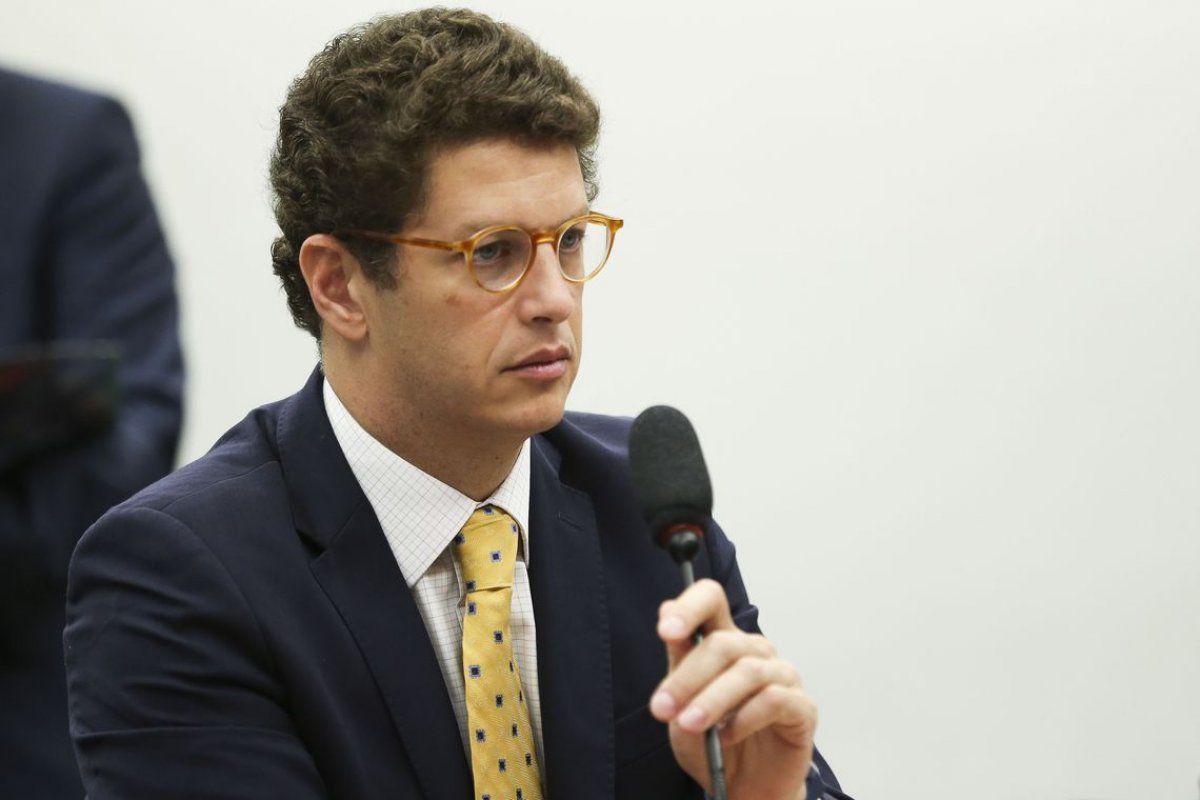 Ministro do Meio Ambiente vai rever contratos de concessão em Fernando de Noronha