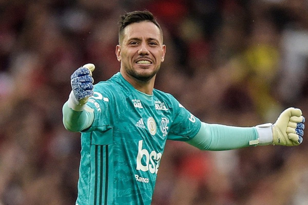Diego Alves testa positivo para Covid-19 e Flamengo perde segundo goleiro
