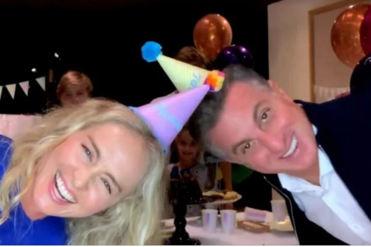 Luciano Huck comemora 49 anos com  convidados sem máscaras de proteção