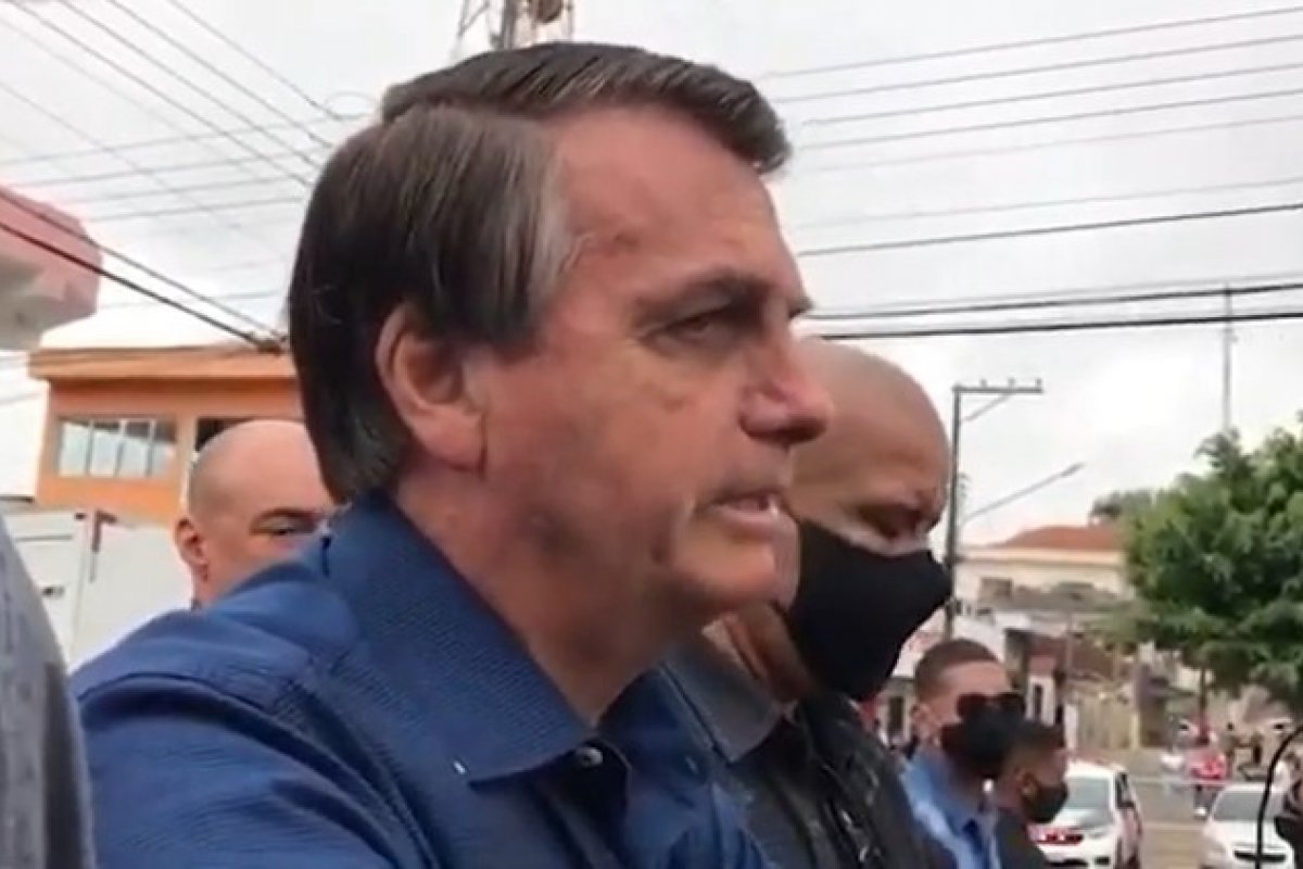 Vídeo: Bolsonaro pede que donos de supermercados reduzam o preço da cesta básica