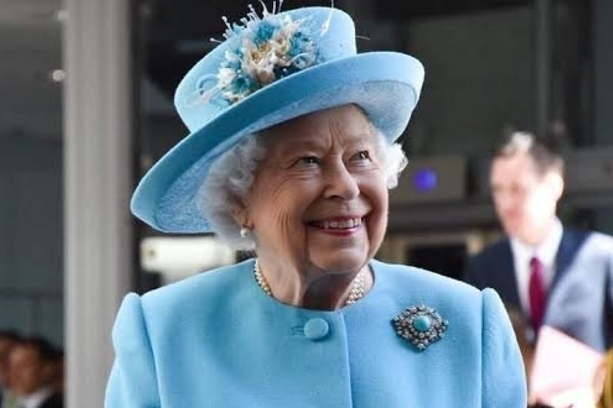 Rainha Elizabeth II decide abrir a casa de campo para sessões de cinema drive-in